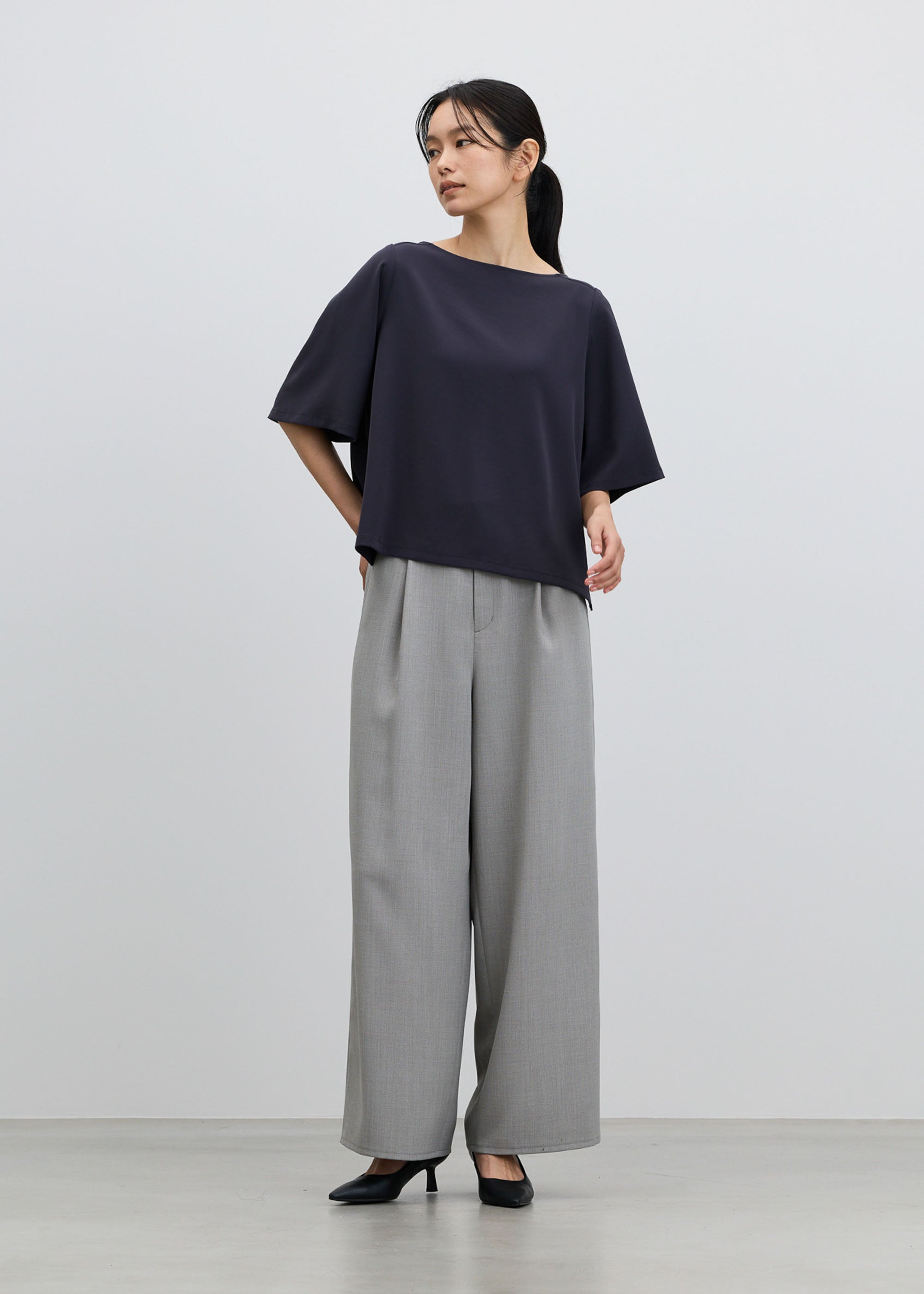 ヴィンテージサテンボートネックTブラウス - SOÉJU online store｜上質