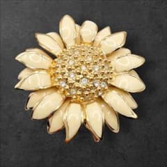 Dior フラワーデザイン ドイツ製 ブローチ ラインストーン 花 - メルカリ