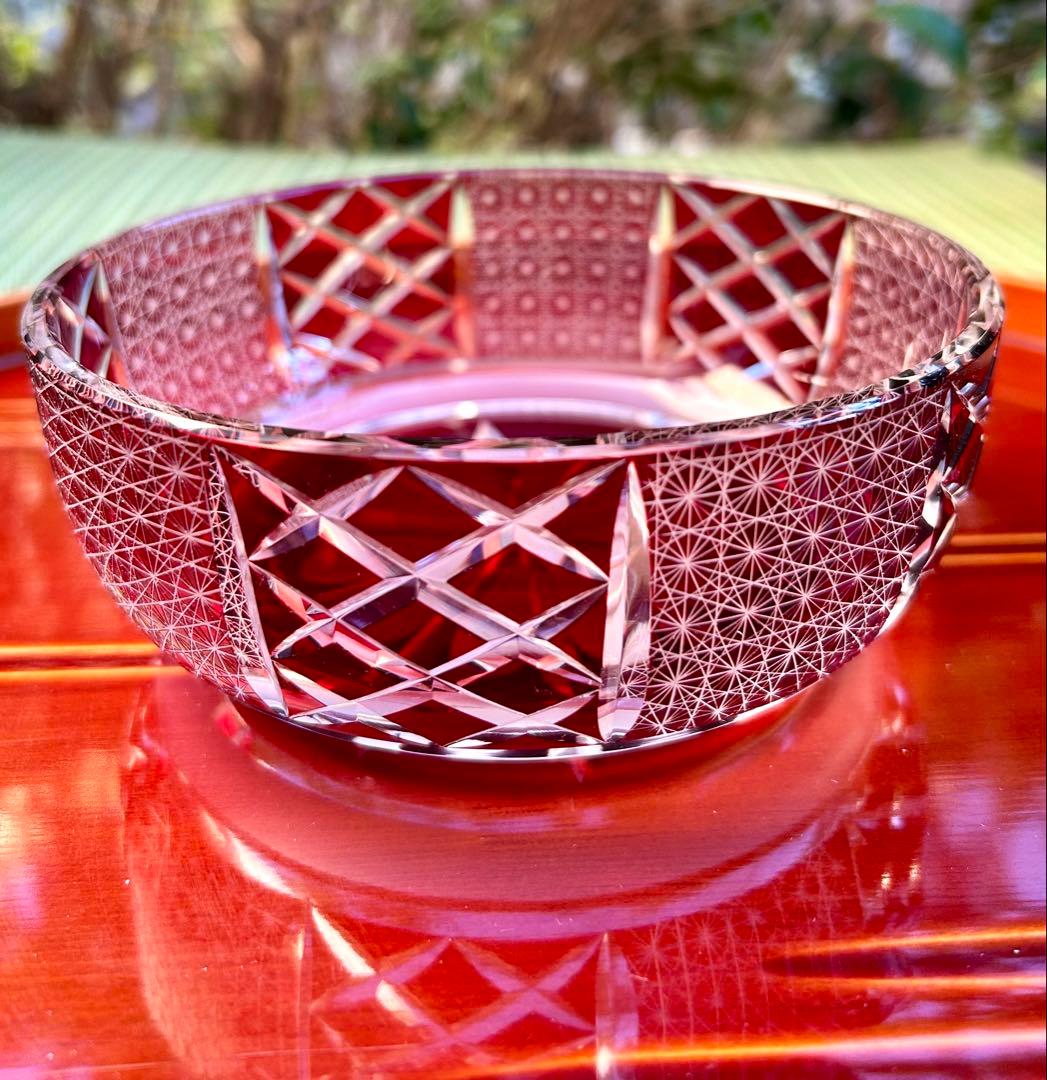 華硝 江戸切子 鉢 中鉢 飾り皿 糸菊つなぎ紋様 赤色カットガラスボウル