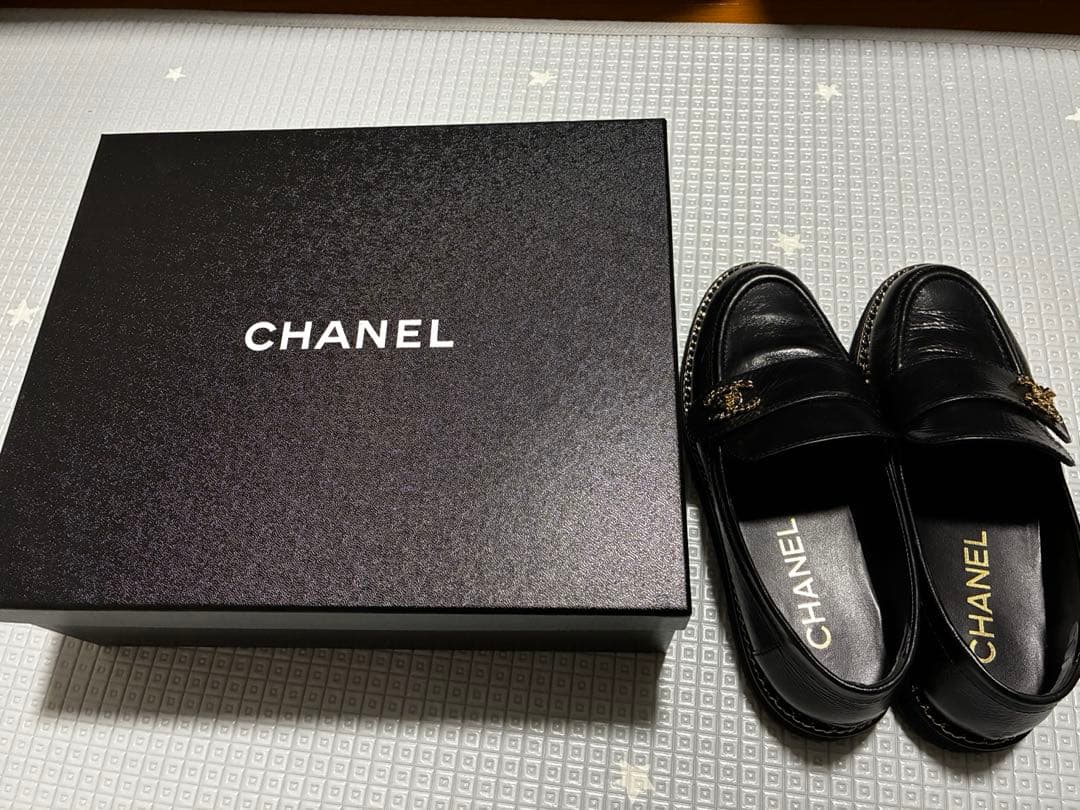 美品】CHANEL ブラック ローファー ゴールドチェーン 37 - メルカリ