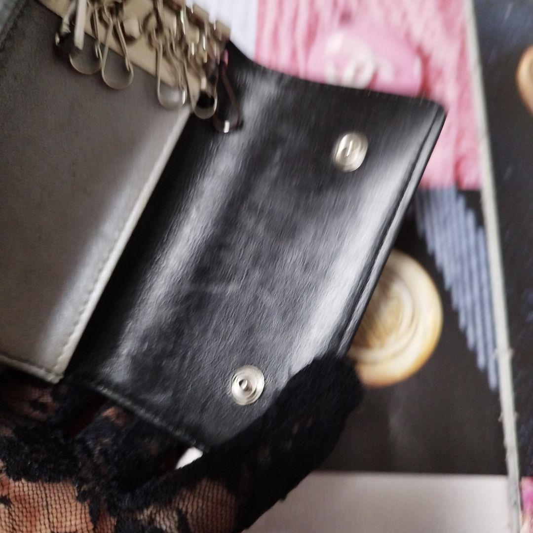 CHANEL ブラック レザー キーケース　斜めがけ