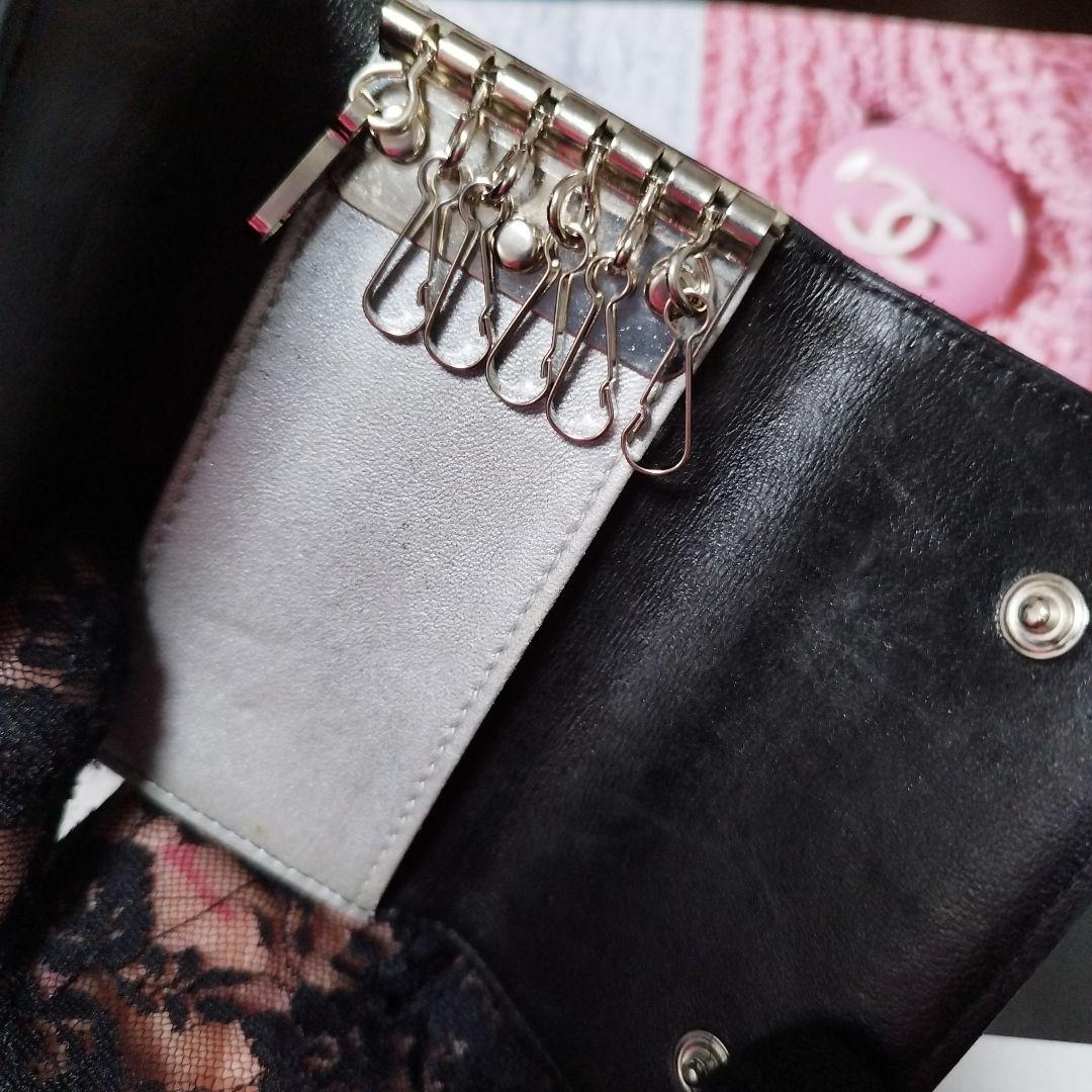 CHANEL ブラック レザー キーケース　斜めがけ