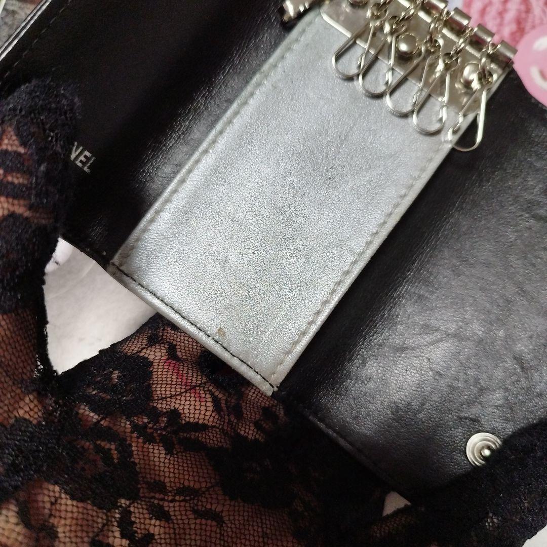 CHANEL ブラック レザー キーケース　斜めがけ