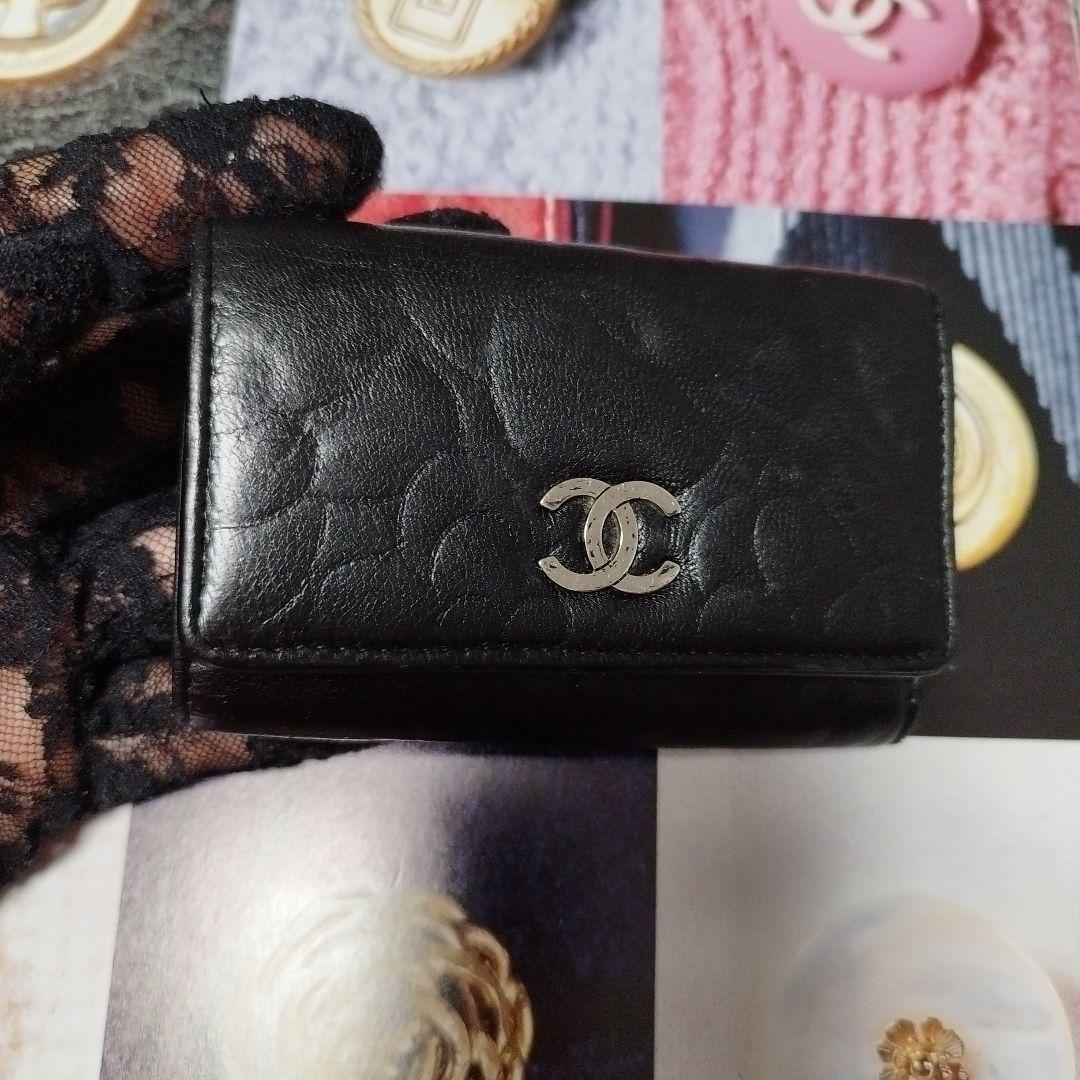 CHANEL ブラック レザー キーケース　斜めがけ