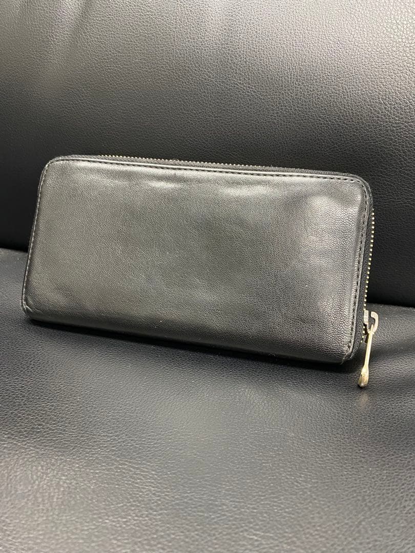 ディーゼル ラウンドジップ 長財布 ロゴ金具 型押し レザー 黒