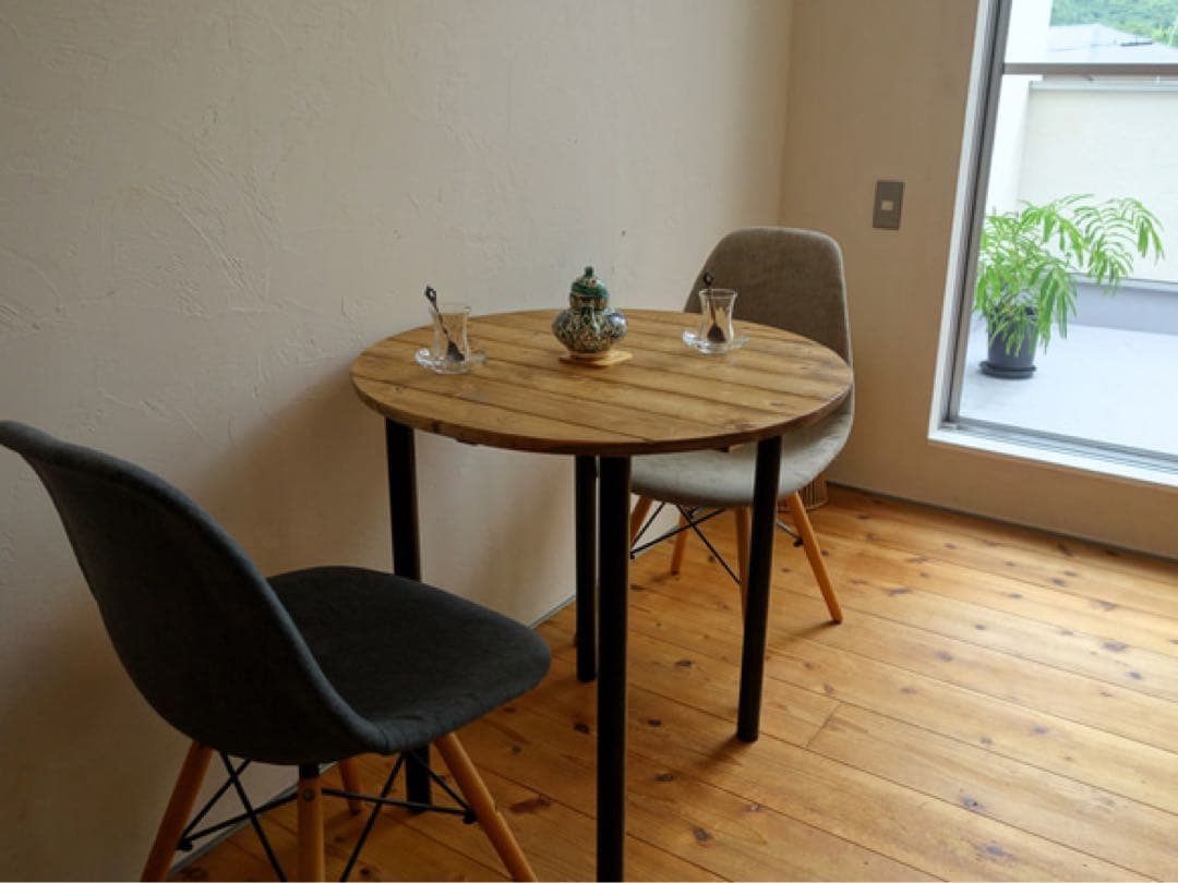 無垢材のラウンドテーブル【ハンドメイド家具】