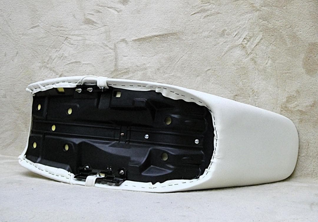 CBX400F 白皮40cm 三段シート/補強入り ホワイトCBX550F - メルカリ