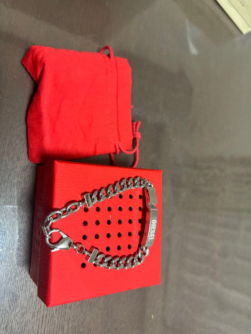 DIESEL シルバーブレスレット 赤いポーチ付き - メルカリ
