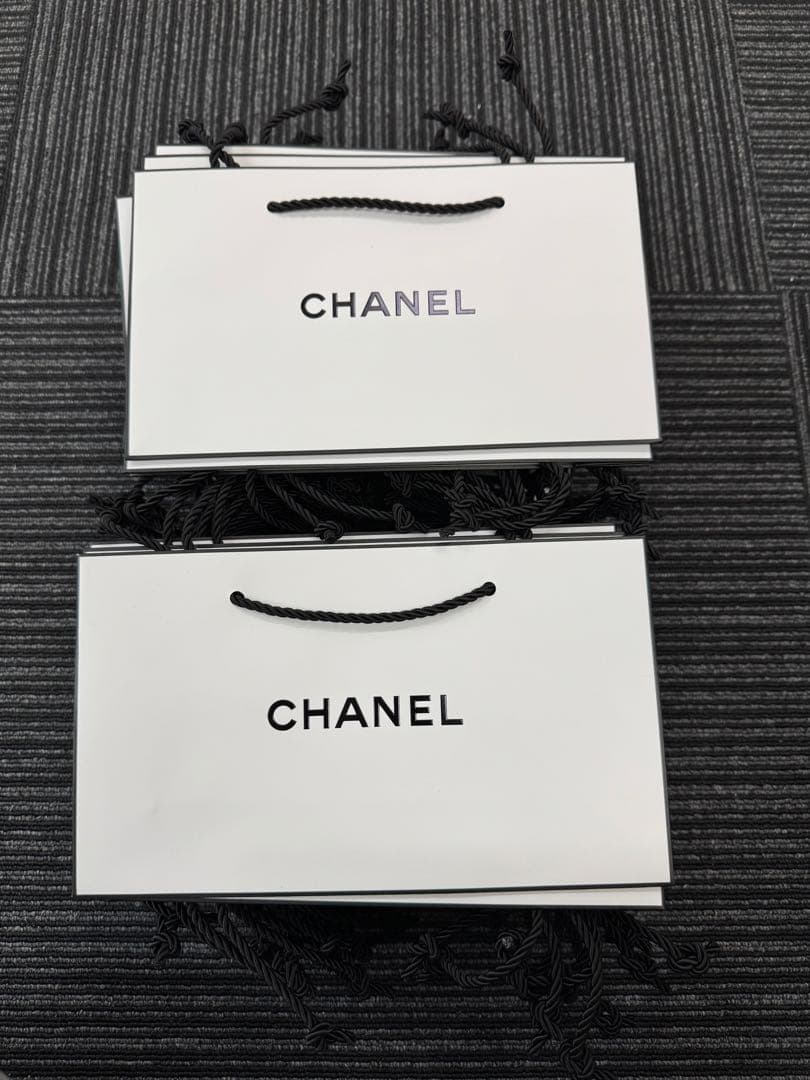 CHANEL シャネル ショッパー 紙袋 中サイズ　200枚 楽天市場】CHANEL シャネル ショッパー 紙袋 中サイズ ☆定形外送料