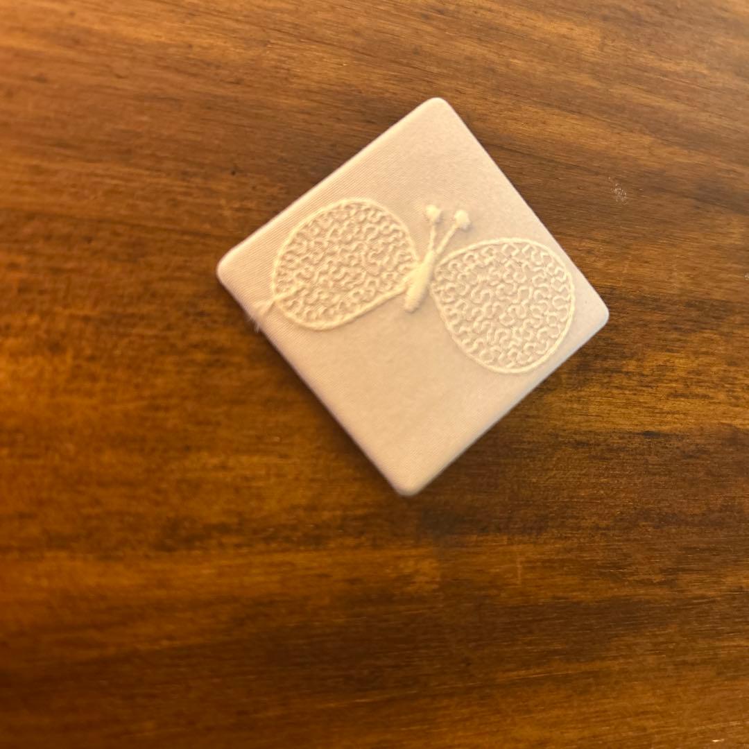 ミナペルホネン ちょうちょ ブローチ 刺繍 mina perhonen - メルカリ