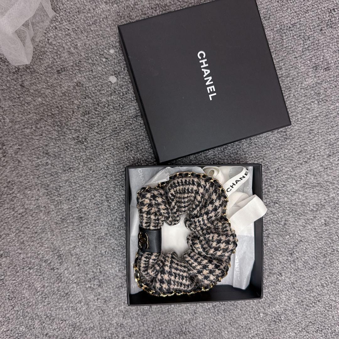 CHANEL ツイードシュシュ ブラック・ベージュ新品未使用 - メルカリ