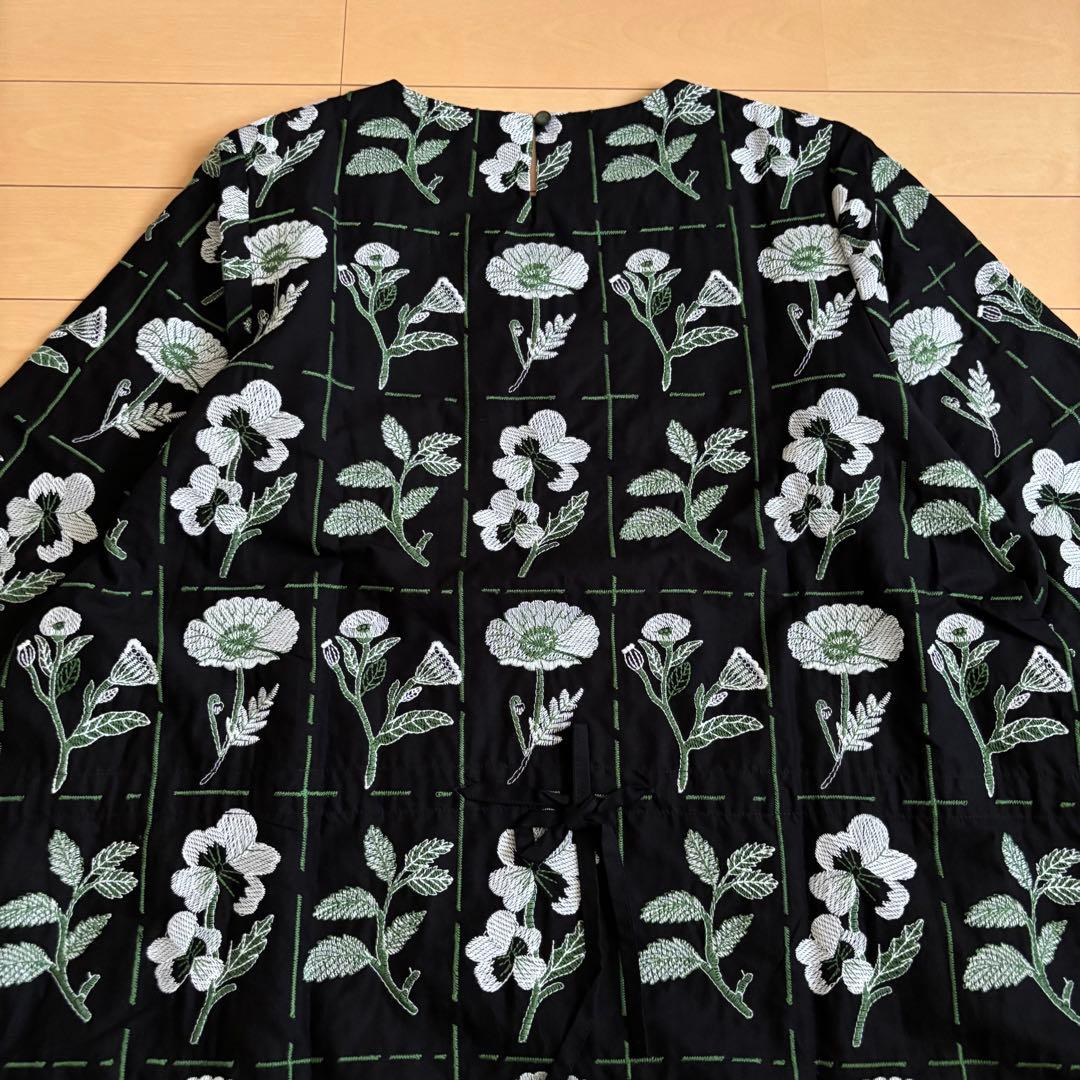 タグ付き】 bulle de savon 花切手の刺しゅう フレアーワンピース