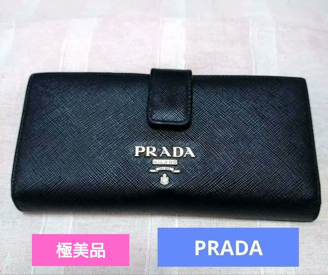 超美品　PRADA 黒　二つ折り財布　箱　カード付き