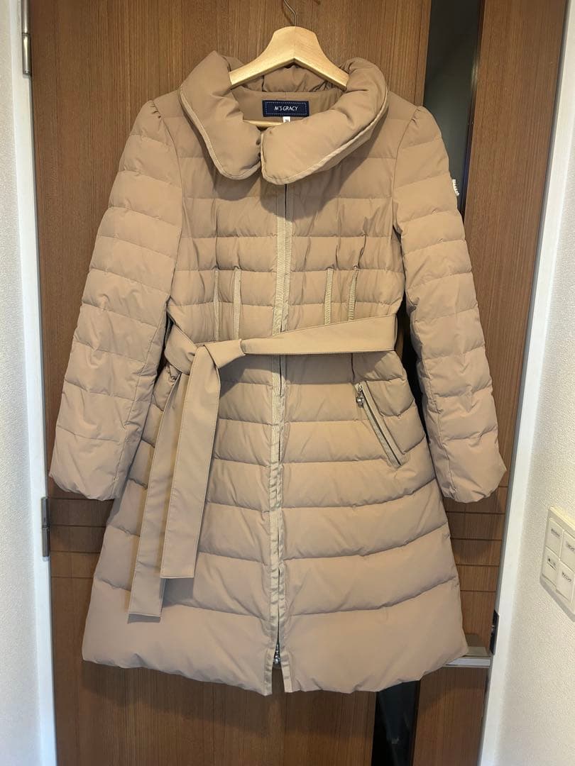 エムズグレイシー ベージュ ダウン ロングコート リボンつき レッキス