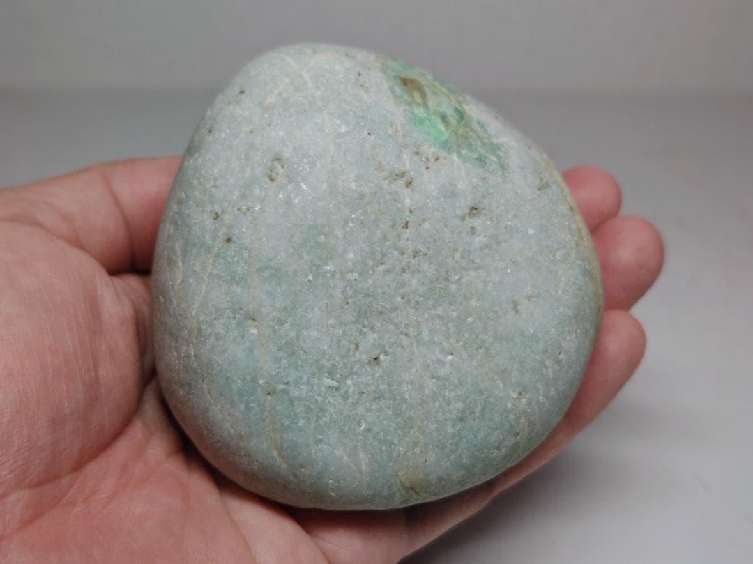 淡青緑 685g 翡翠 ヒスイ 原石 鑑賞石 自然石 誕生石 鉱物 水石