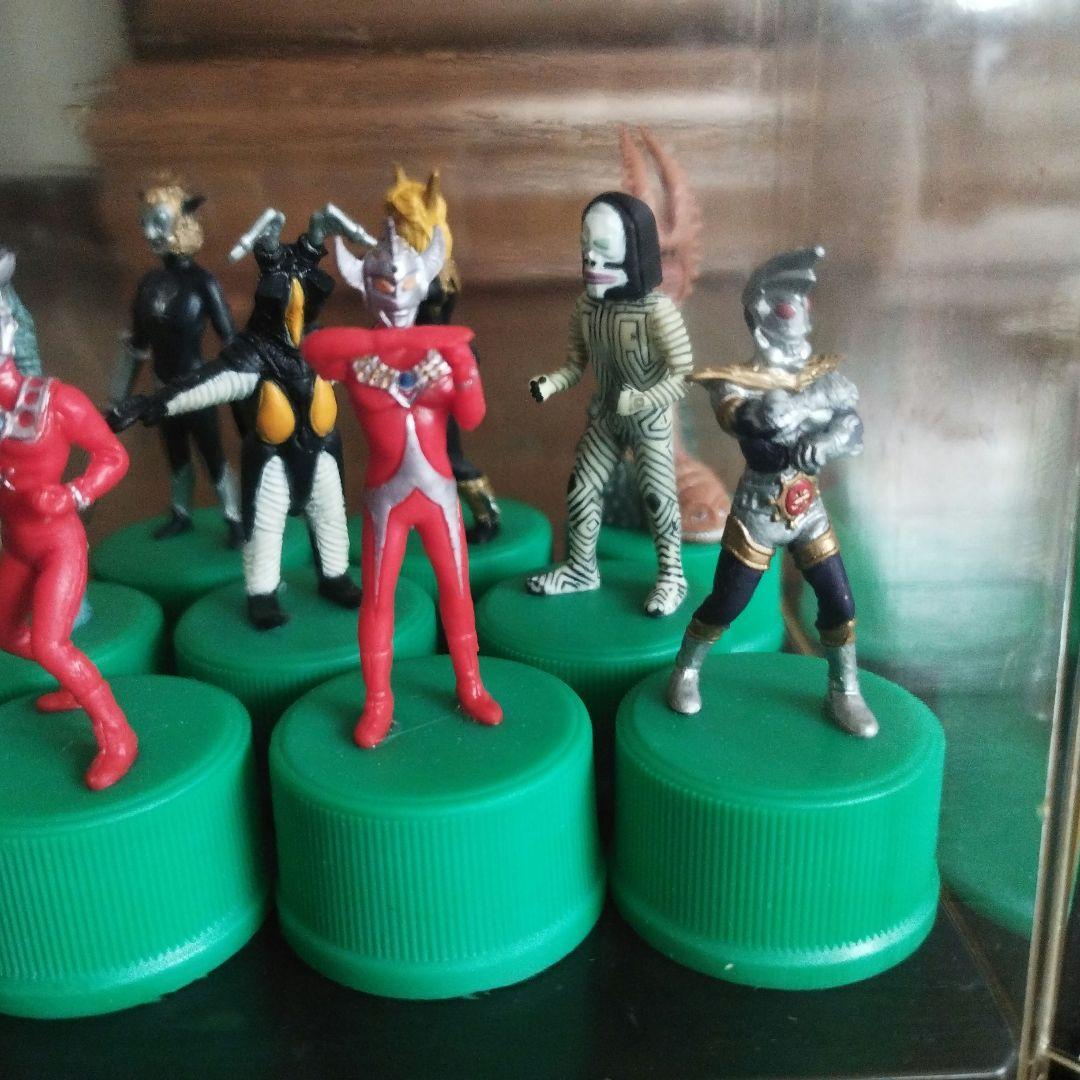 マ*ー様 【美品】ウルトラマンボトルキャップ シークレット込み全24