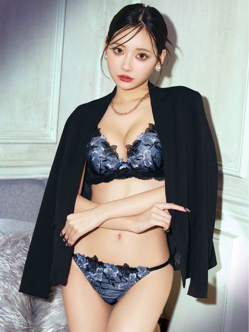 新色入荷❤️大人気❤️ダスティーエンブロイダリー❤️上下セット❤️全4色❤️バックレース❤️