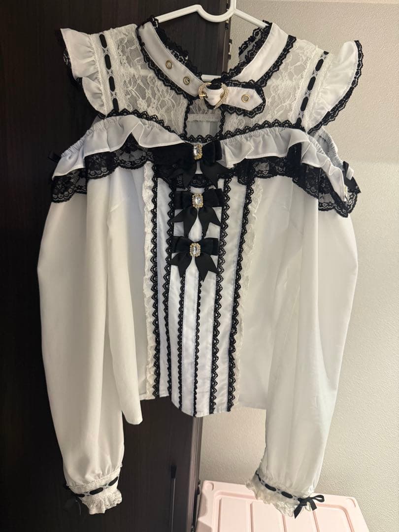 リズリサ 3つリボンフロントチョーカーブラウス ホワイトxブラック