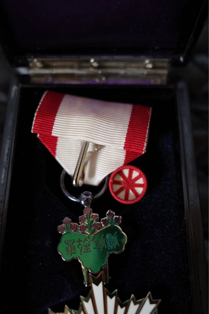 勲章】勲五等双光旭日章 勲章共箱付 旧日本軍 コレクション 現状品
