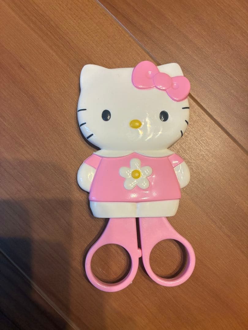 ハローキティ　フェイス型ハサミ 楽天市場】ハローキティ フェイス形ハサミ : サンリオオンラインショップ