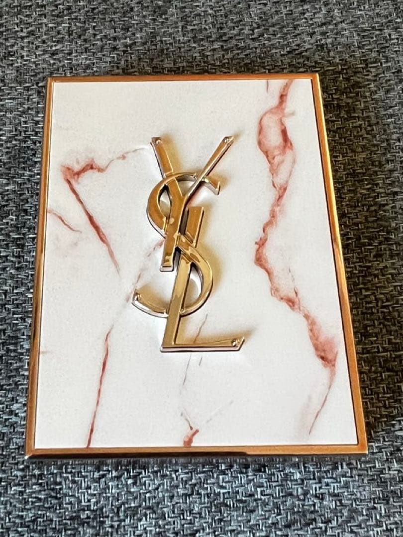 【限定色】：イヴサンローラン クチュール ミニ クラッチ 825アイシャドウ YSL】新作限定アイシャドウ