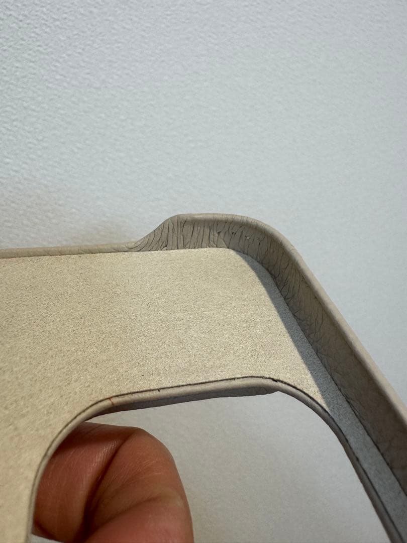 DEMIU　BALLON iPhone15ProMax ベージュ　ストラップ