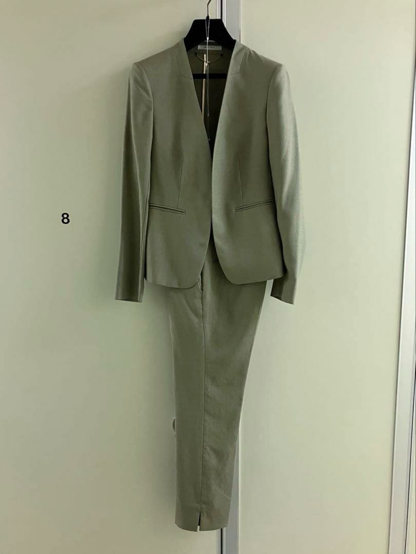 〓BEIGE,〓 khaki ノーカラー ボタンレス セットアップ スーツ ゼロプレッシャースーツ《Vカラージャケット》《セットアップ着用可