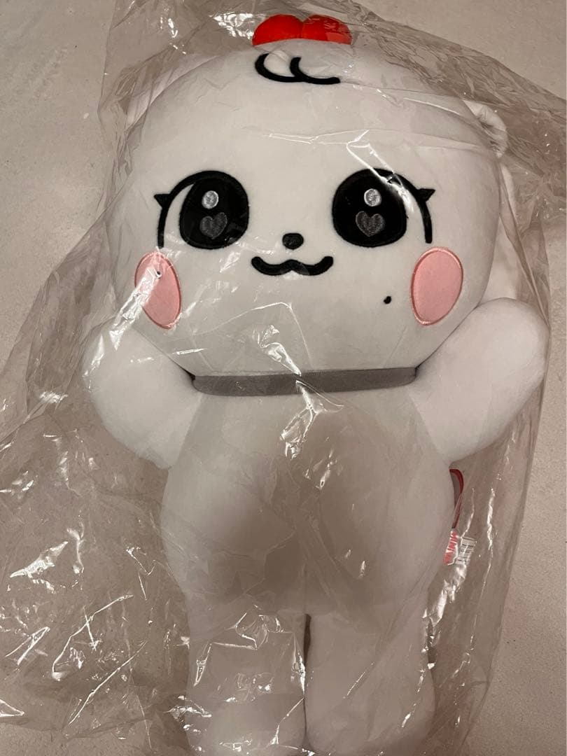 IVE MINIVE メガ クッション ウォニョン チェリー ぬいぐるみ - メルカリ