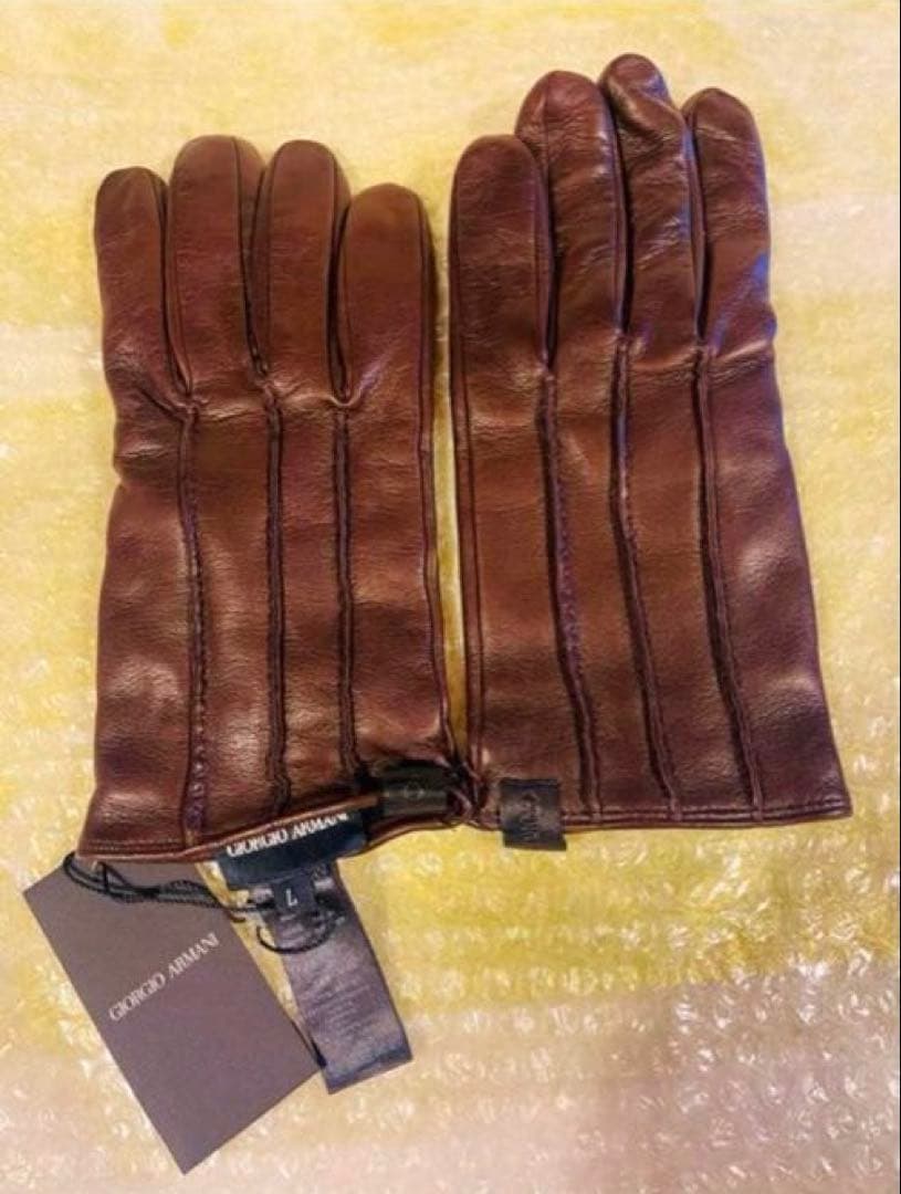 ジョルジオ　アルマーニ　手袋　ラムレザー　カシミア100% タグ付き　新品未使用 手元に品格を。ジョルジオ アルマーニから、滑らかなラムレザーの新作