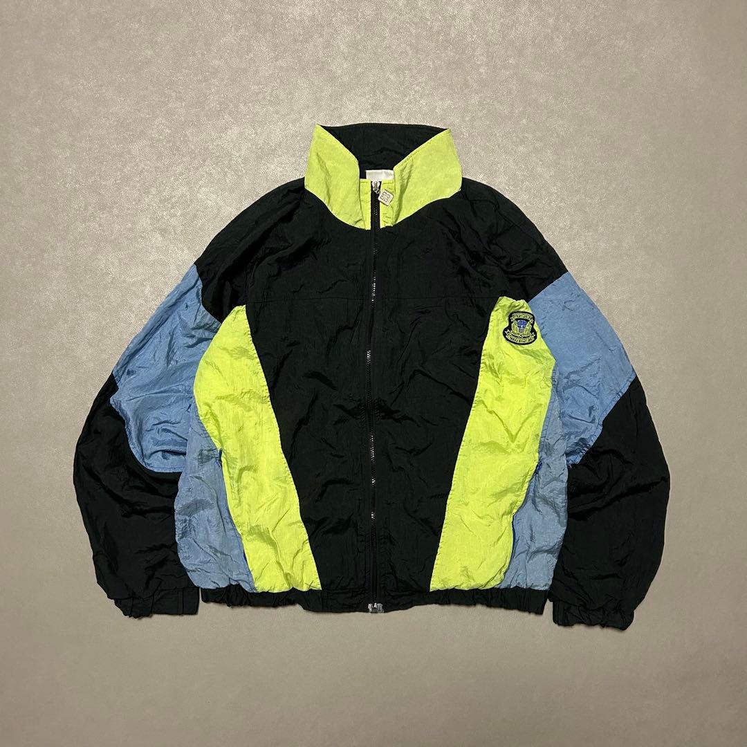 GIVENCHY 90sナイロンジャケットアクティブスポーツ裏地有短丈身幅広め