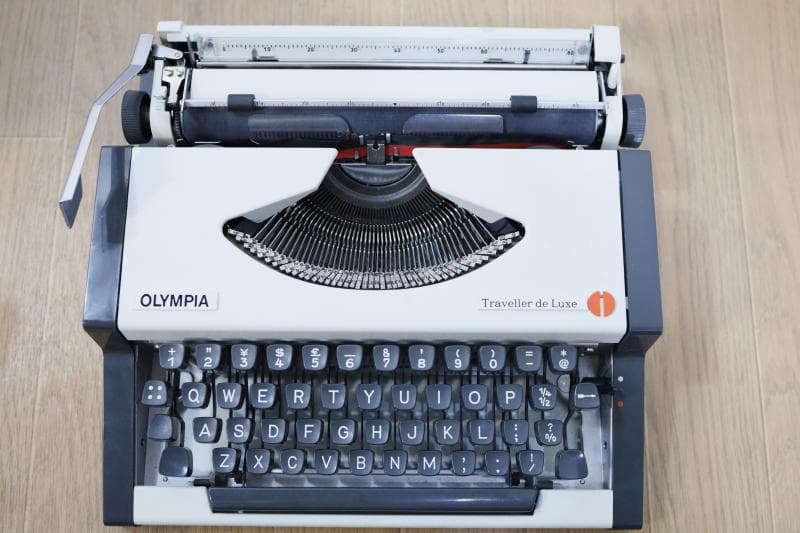 ◇オリンピア英文タイプライター Traveller de Luxe - メルカリ