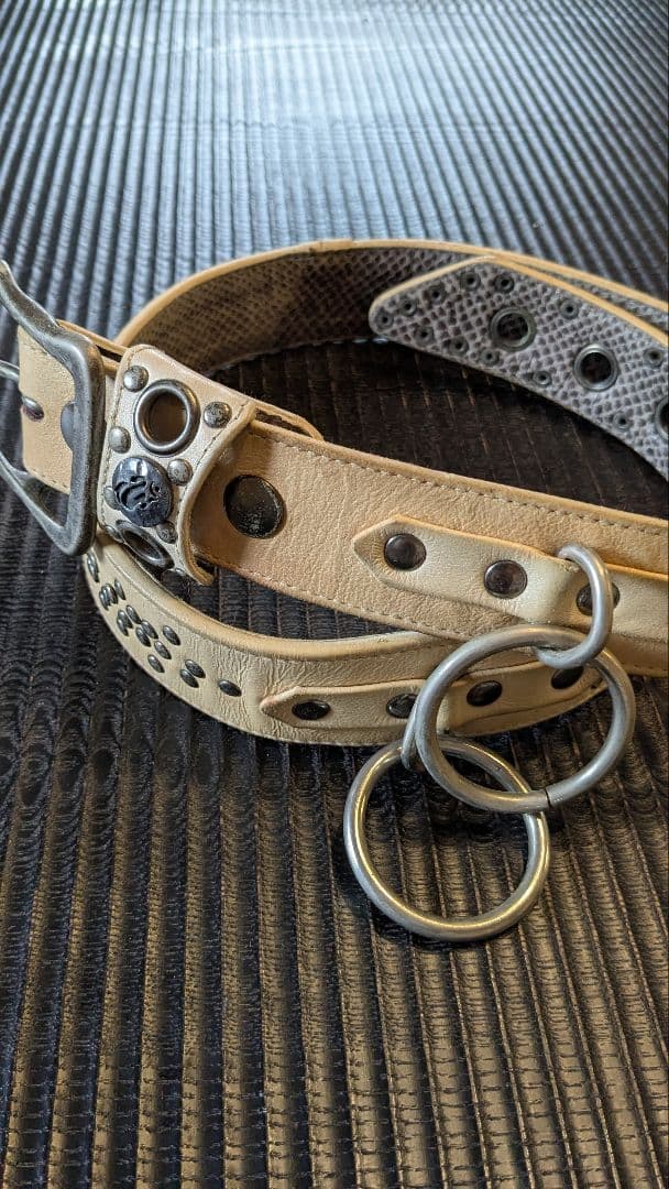 KMRii（ケムリ)レザースタッズベルト