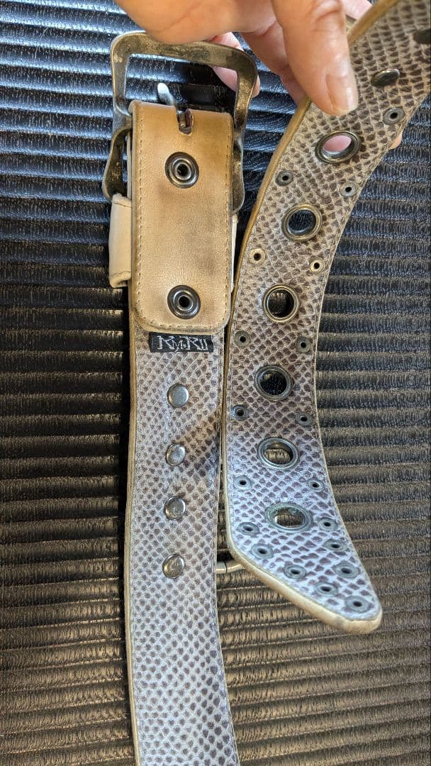 KMRii（ケムリ)レザースタッズベルト