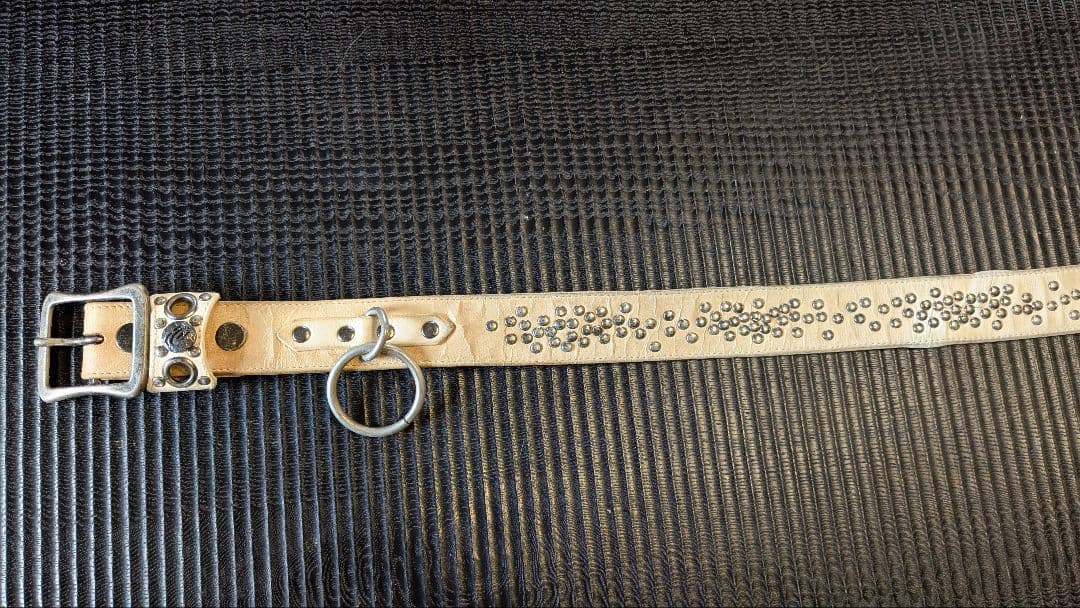 KMRii（ケムリ)レザースタッズベルト