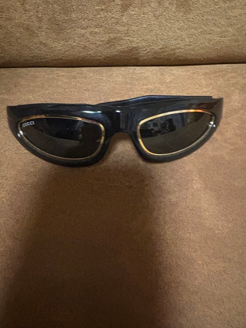 GUCCIブラックサングラス ケース付き - メルカリ