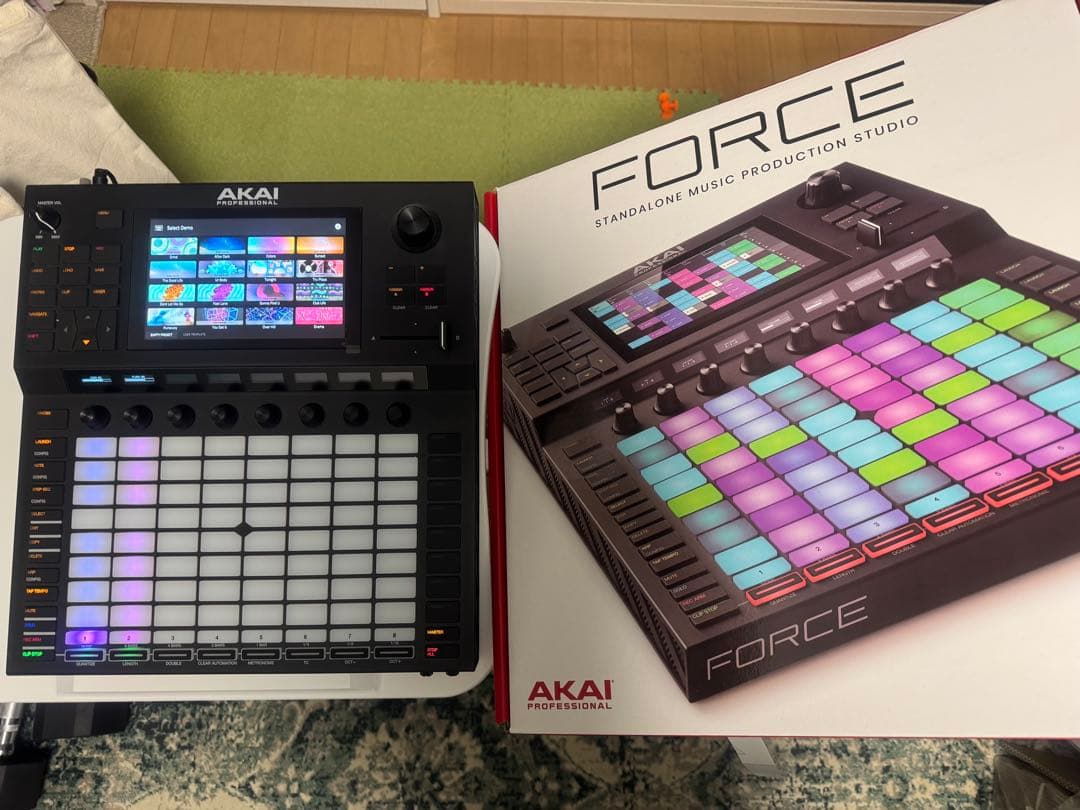 新品同様！★AKAI Professional FORCE DJパフォーマンス Akai Force Standalone Music Production/DJ Performance System