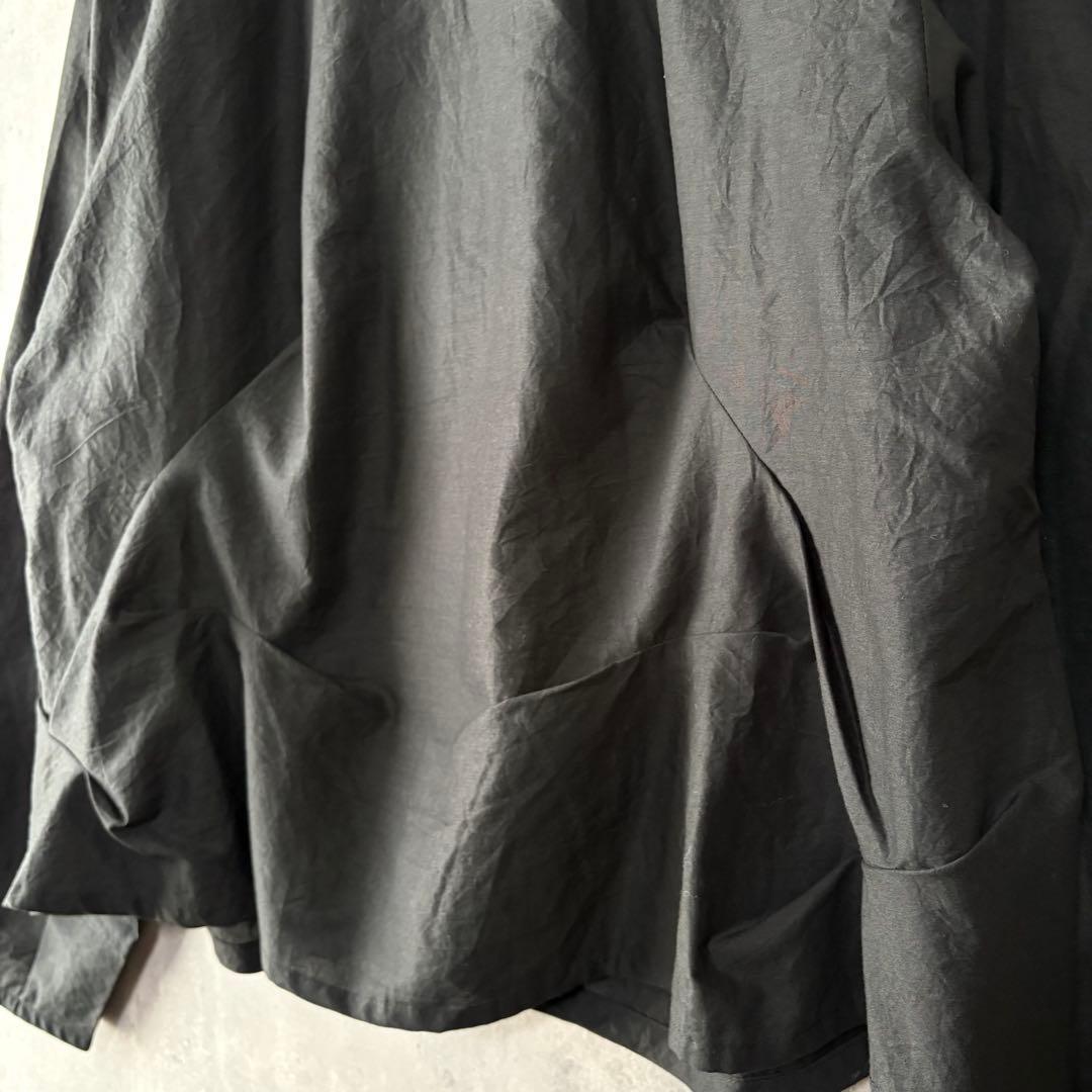 慈雨 ジウ 刺繍デザインカラーブラウス 変形ヘムライン 黒 40