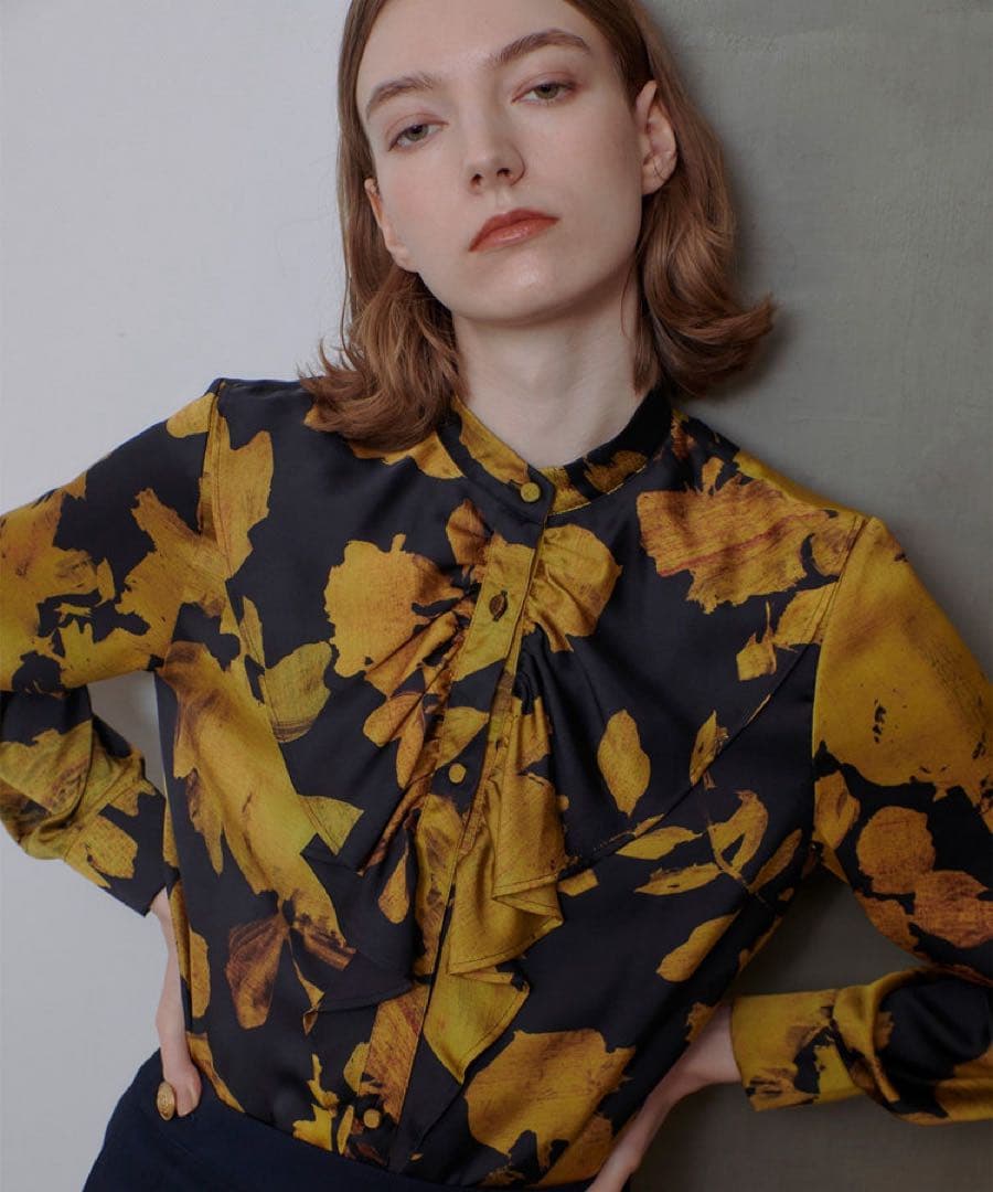 極美品 アルアバイル モダンフラワーフロントフリルブラウス ブラック 2