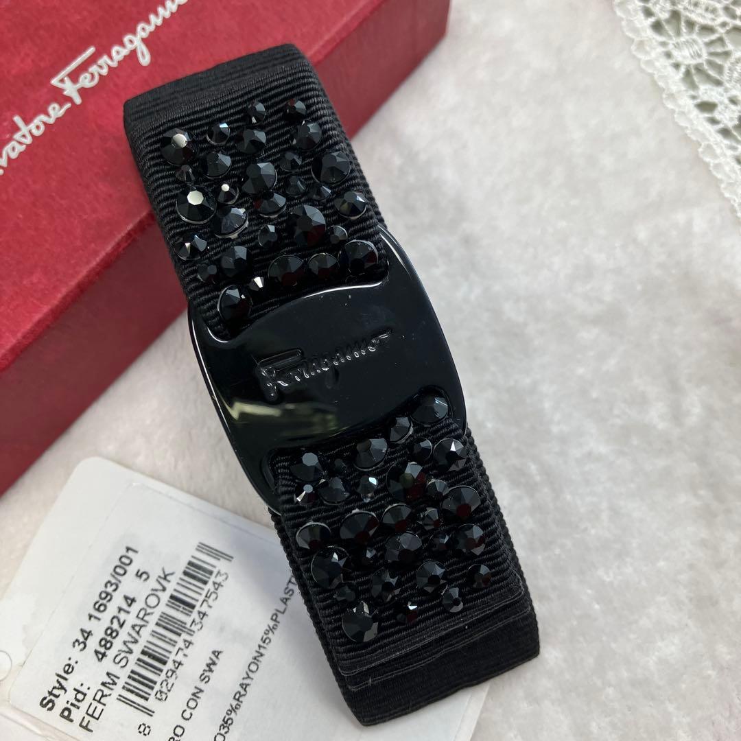 フェラガモFerragamoバレッタヘアアクセサリースワロフスキーアッカアレク 国内直営**FERRAGAMO** フェラガモロゴ入り クリスタルバレッタ