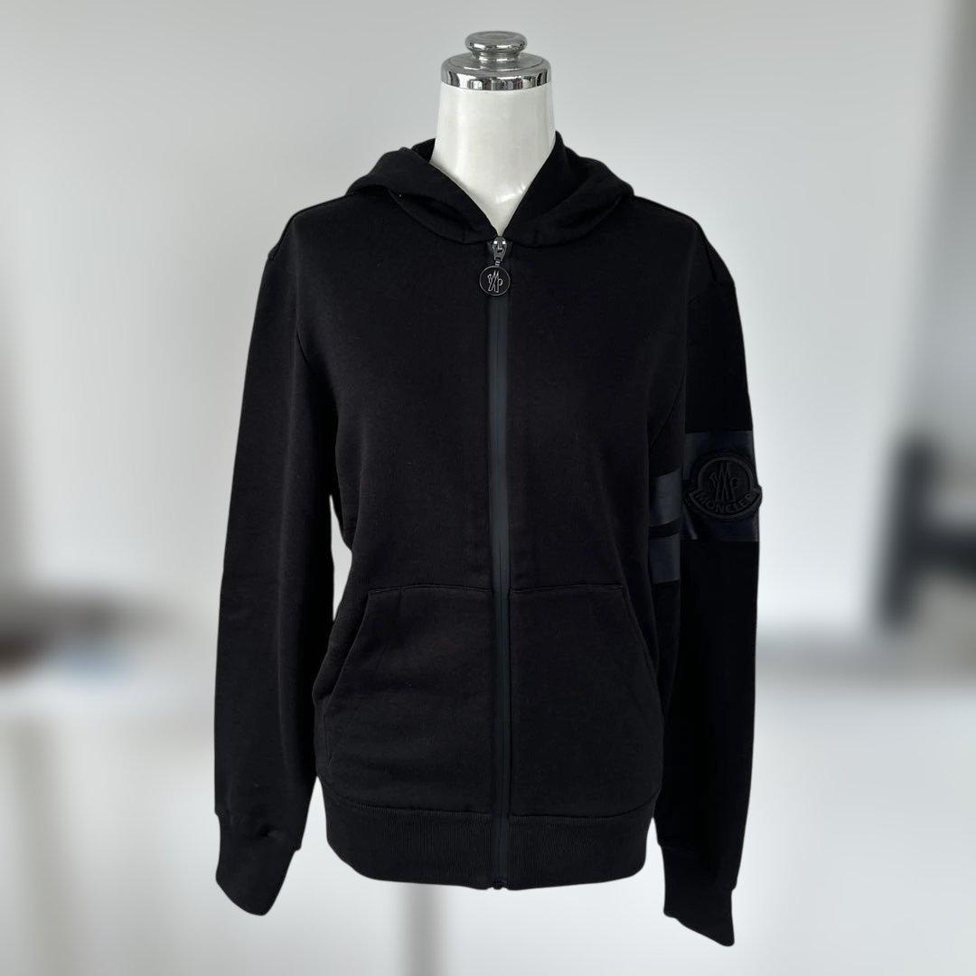 とうこ様専用MONCLERブラックパーカー フード付き - メルカリ