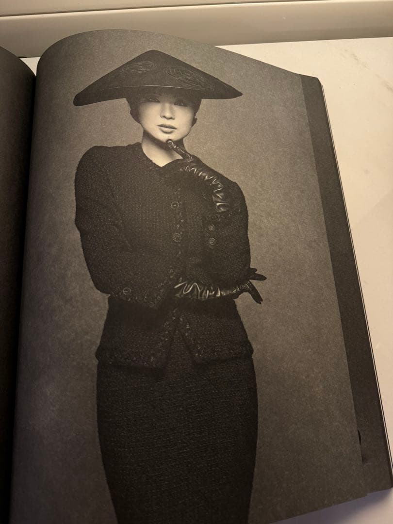 THE LITTLE BLACK JACKET 初版 2012年シャネル 写真集 - メルカリ