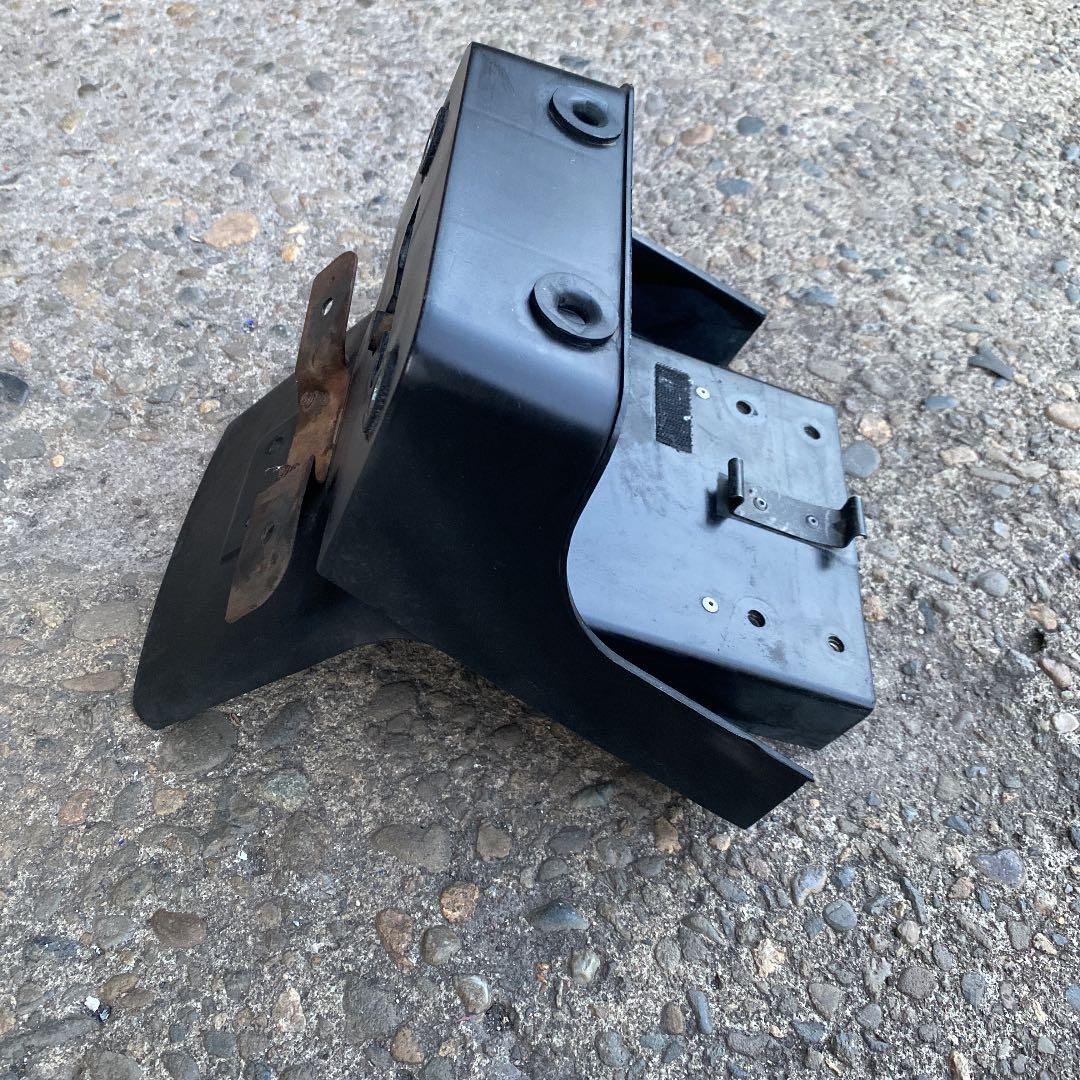 希少 当時物 絶版車ゼファー400純正リアフェンダー - メルカリ