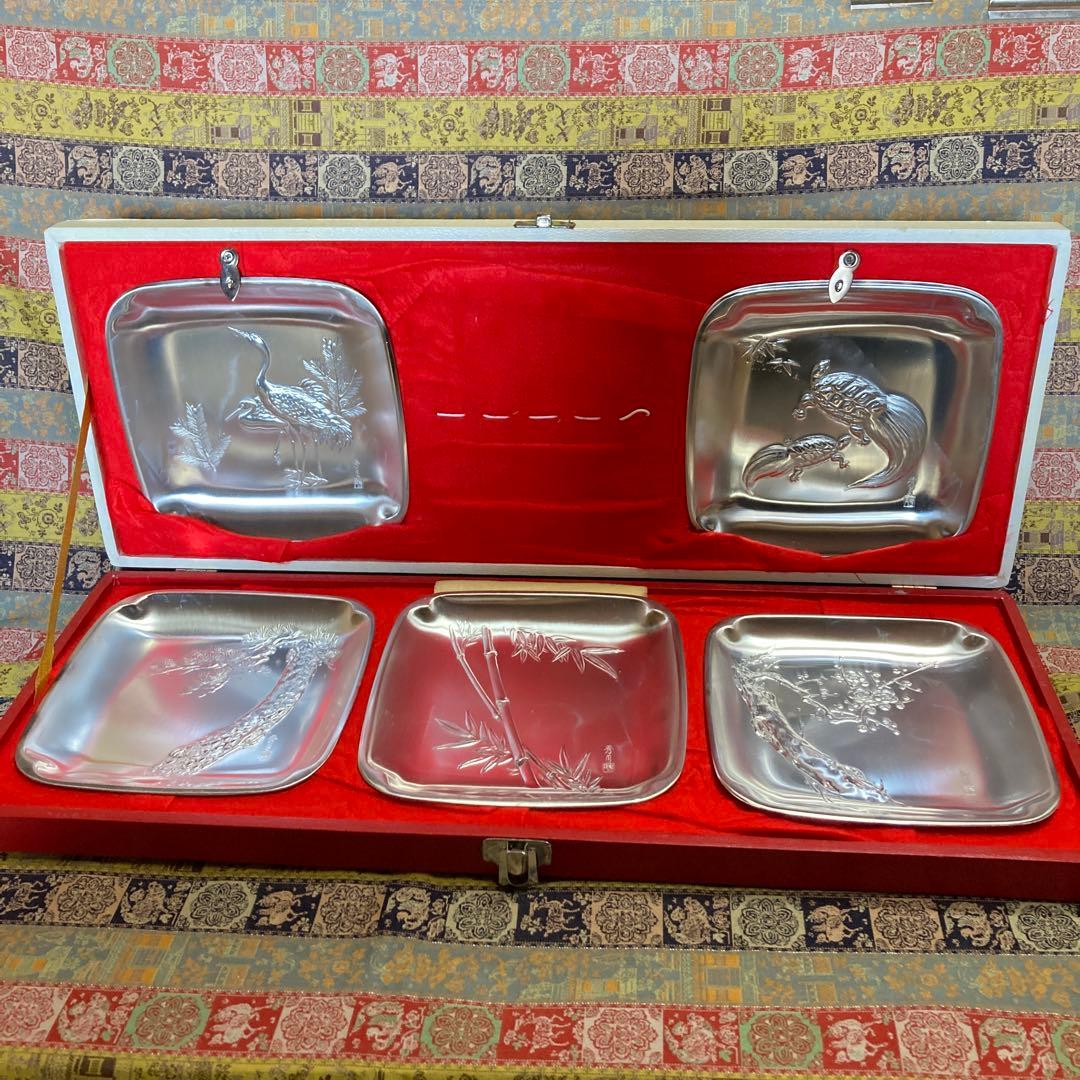 秀月】銀仕上げ 鶴亀松竹梅レリーフ皿 5枚セット13.7×13.7×1.5cm