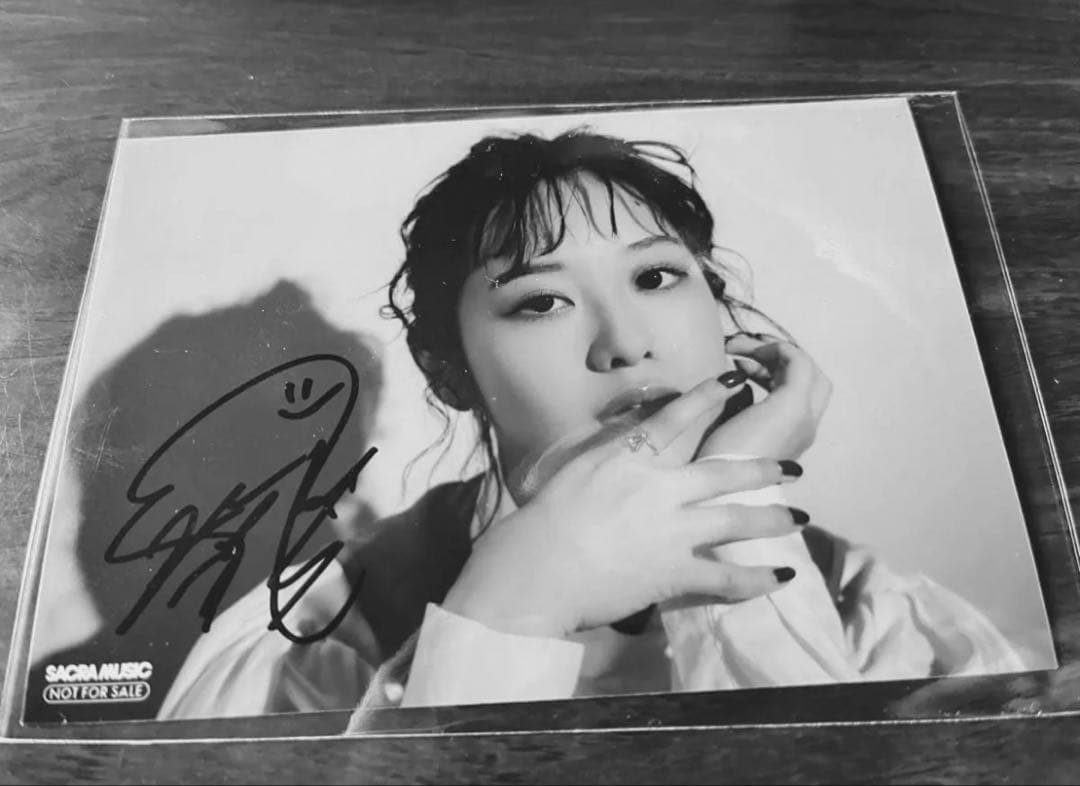 値下げ交渉⭕️】楠木ともり 直筆サイン入りブロマイド LANDERBLUE