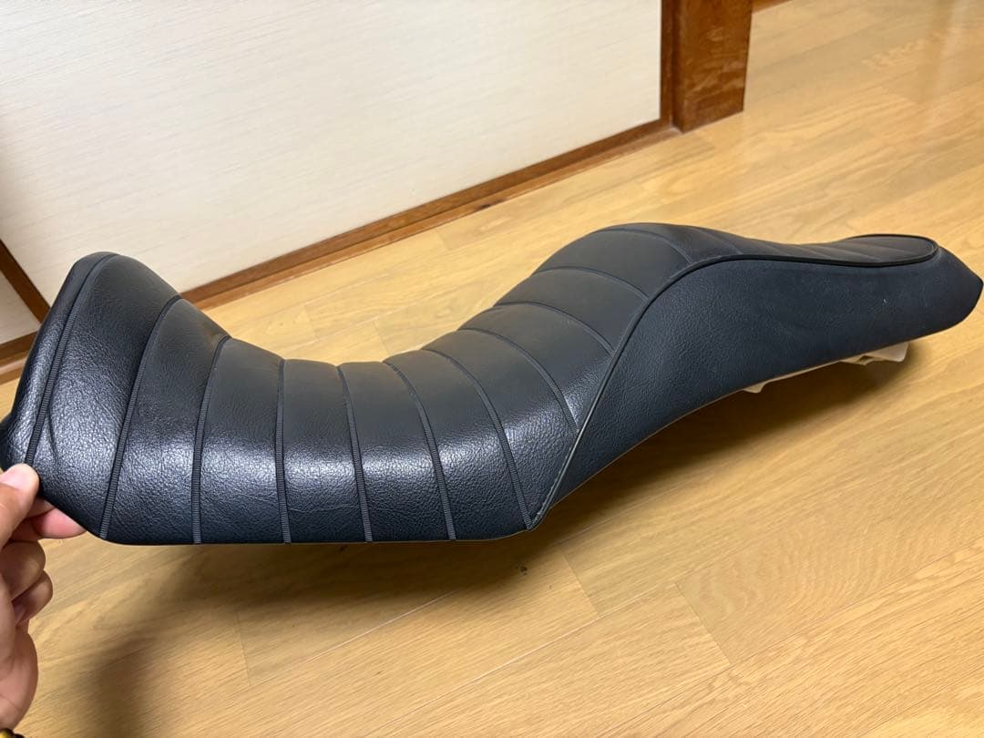 FZS1000フェザーシート 5LV あんこ抜きタックロール張り替え - メルカリ