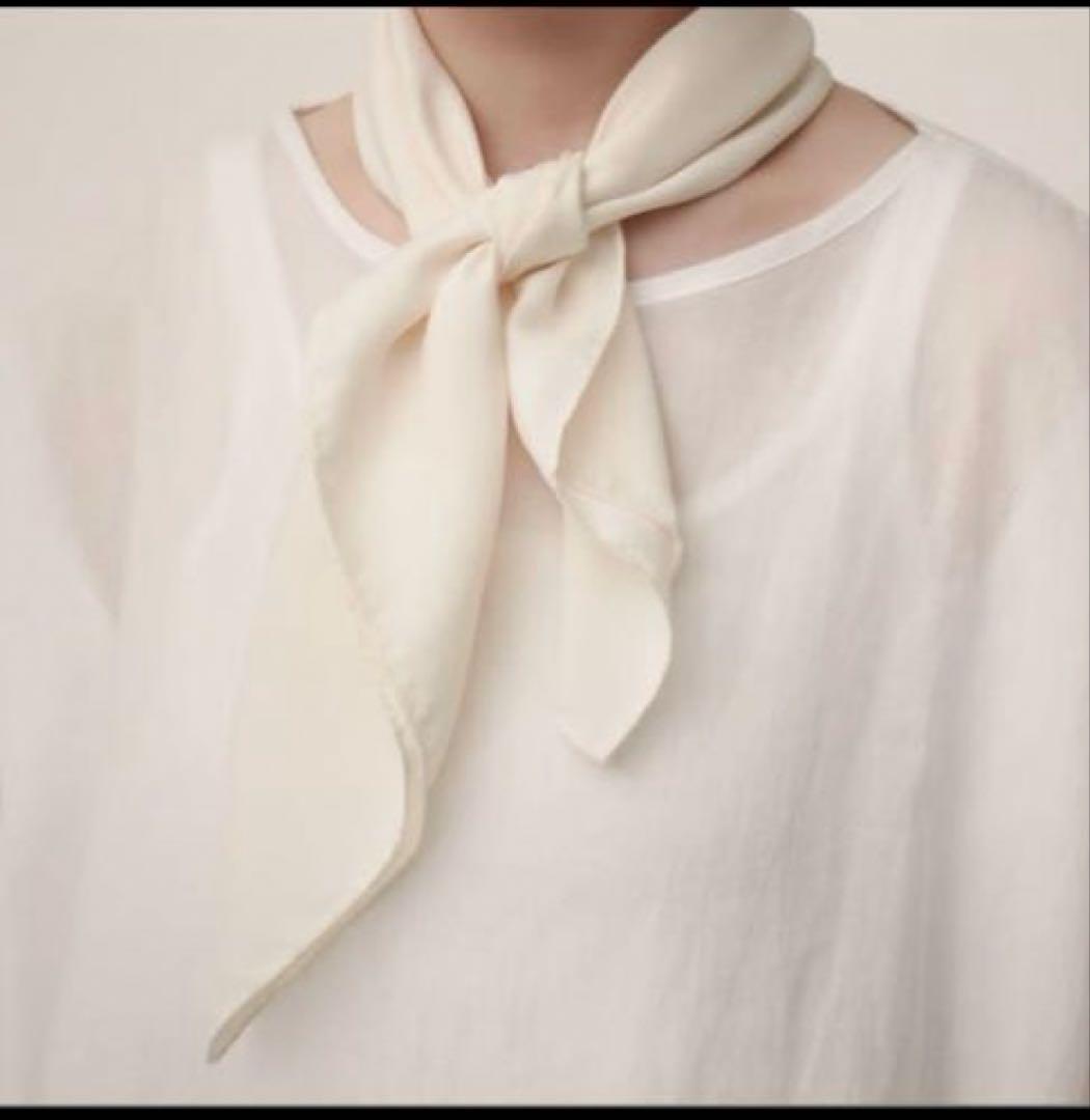 Yoli シルク　スカーフ　白 Yoli シルク スカーフ 白 Yoli | Silk tie scarf - White/Beige 25SS