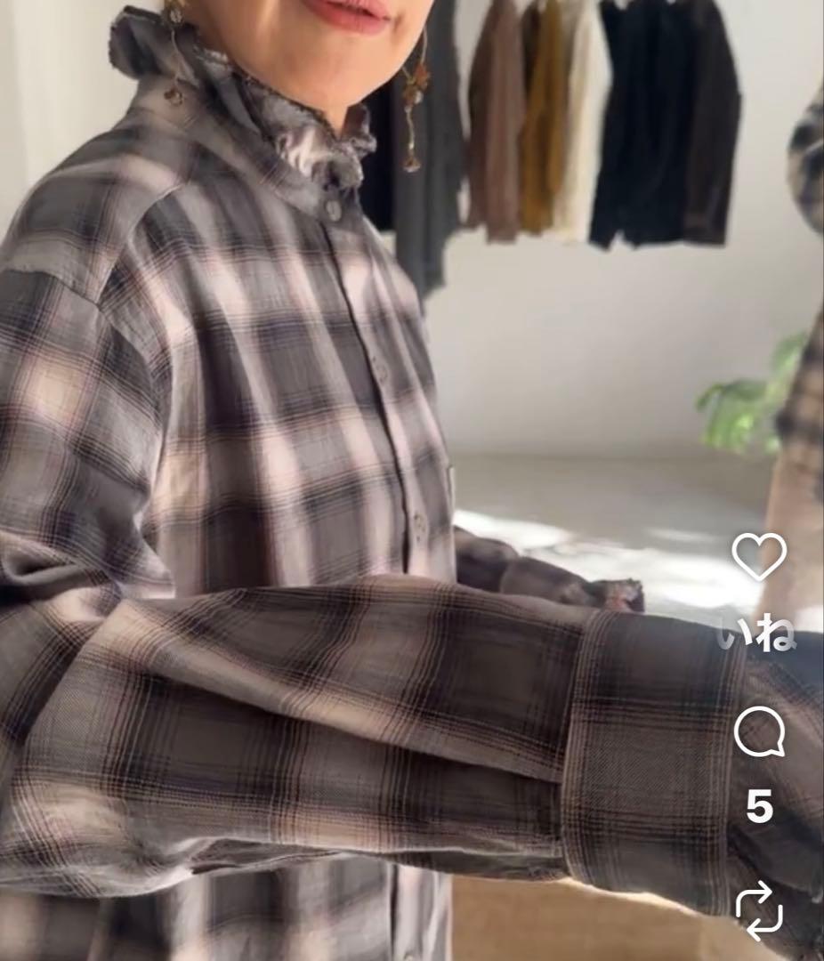 ハグオーワー⭐︎ダブルフリルスタンドシャツ新品