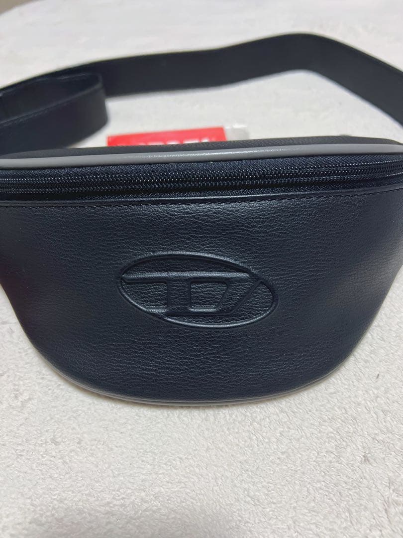 新品タグ付き】ディーゼル ボディバッグ HOLI-D ブラック オーバルDロゴ