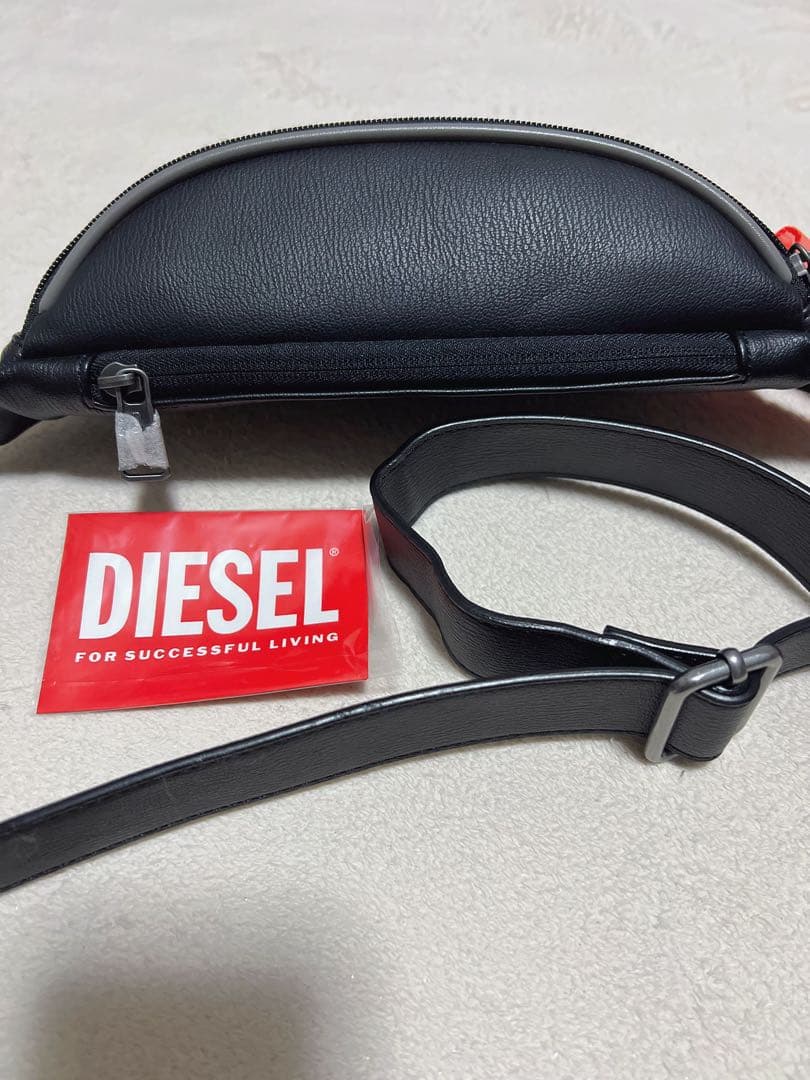 新品タグ付き】ディーゼル ボディバッグ HOLI-D ブラック オーバルDロゴ