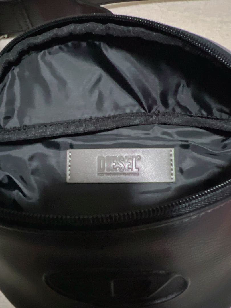 新品タグ付き】ディーゼル ボディバッグ HOLI-D ブラック オーバルDロゴ